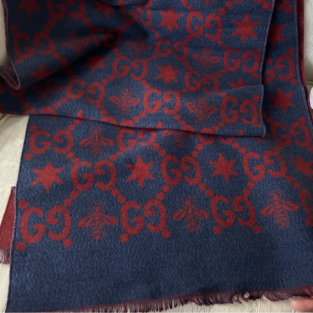 GUCCI red & blue CONSTELLATION Bee GG Stars wool/silk reversible long scarf NWT - Picture 6 of 9